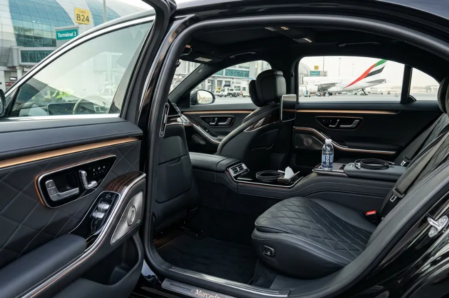 Luxury sedan airport chauffeur service