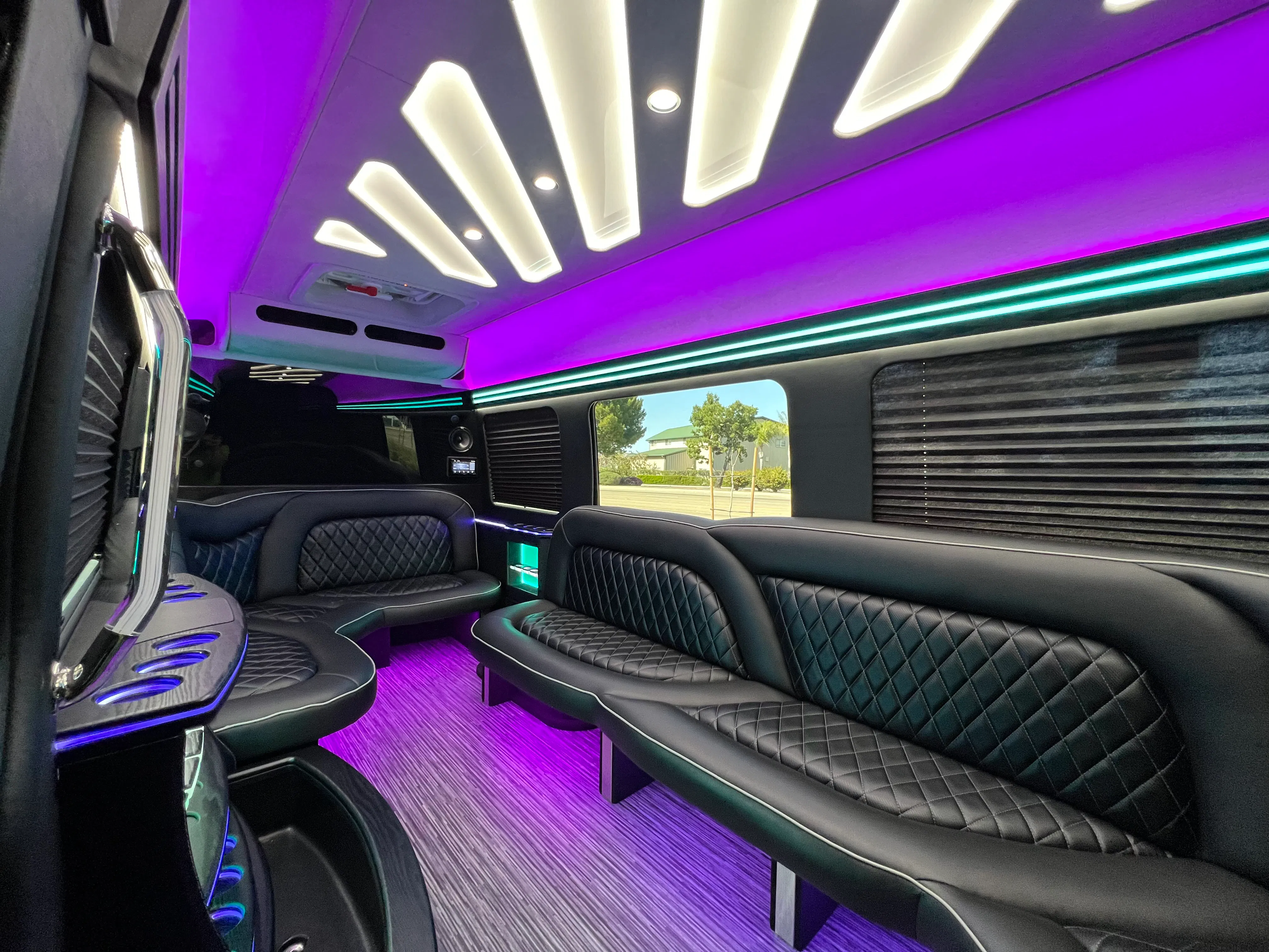 LIMO SPRINTER VAN image 5
