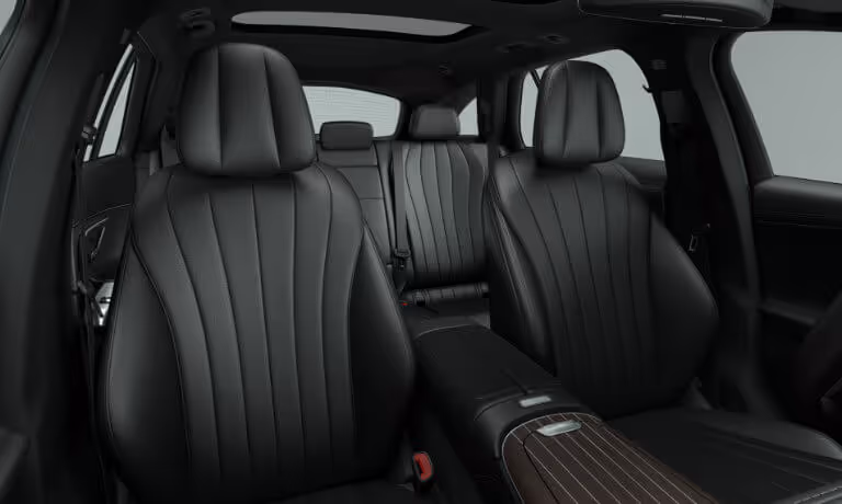 BUSINESS SEDAN image 3
