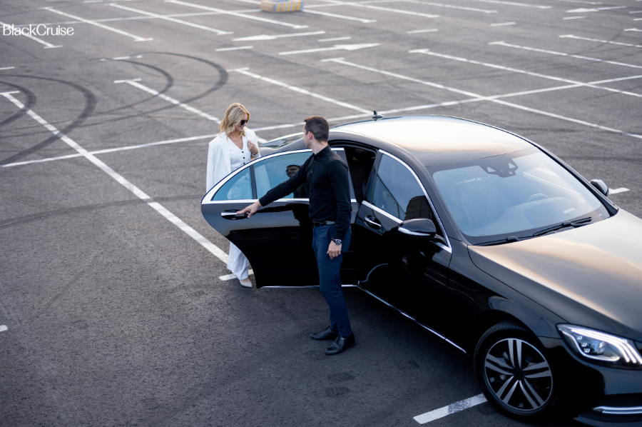 7 Reasons to Book a Chauffeur for Airport Transportation