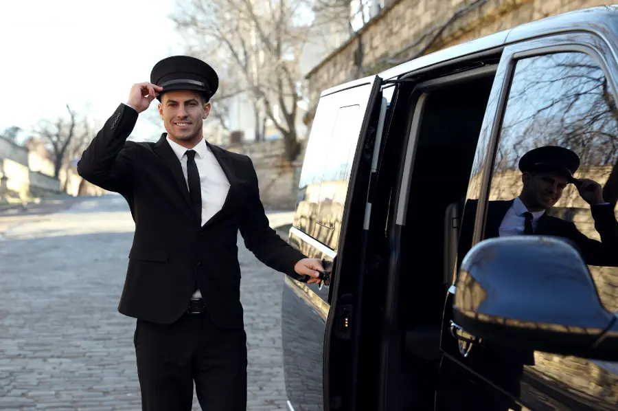 10 Benefits of Hiring a Professional Chauffeur Service